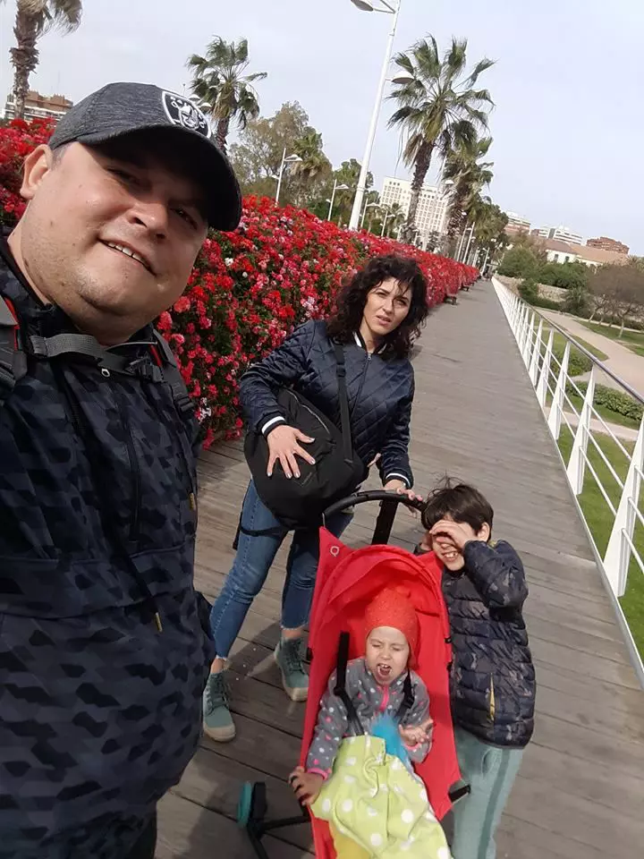 mihai-bobonete-are-familia-perfecte-cum-arata-frumoasa-sotie-a-actorului-si-cei-doi-copii-ai-lor-foto