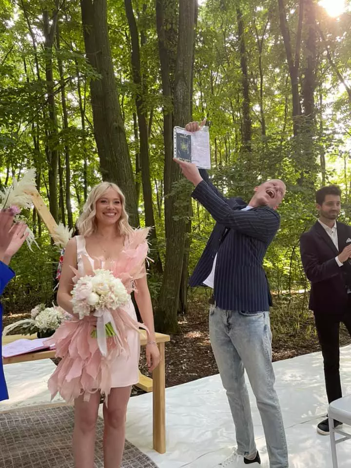 Bubu s-a casatorit cu iubita lui