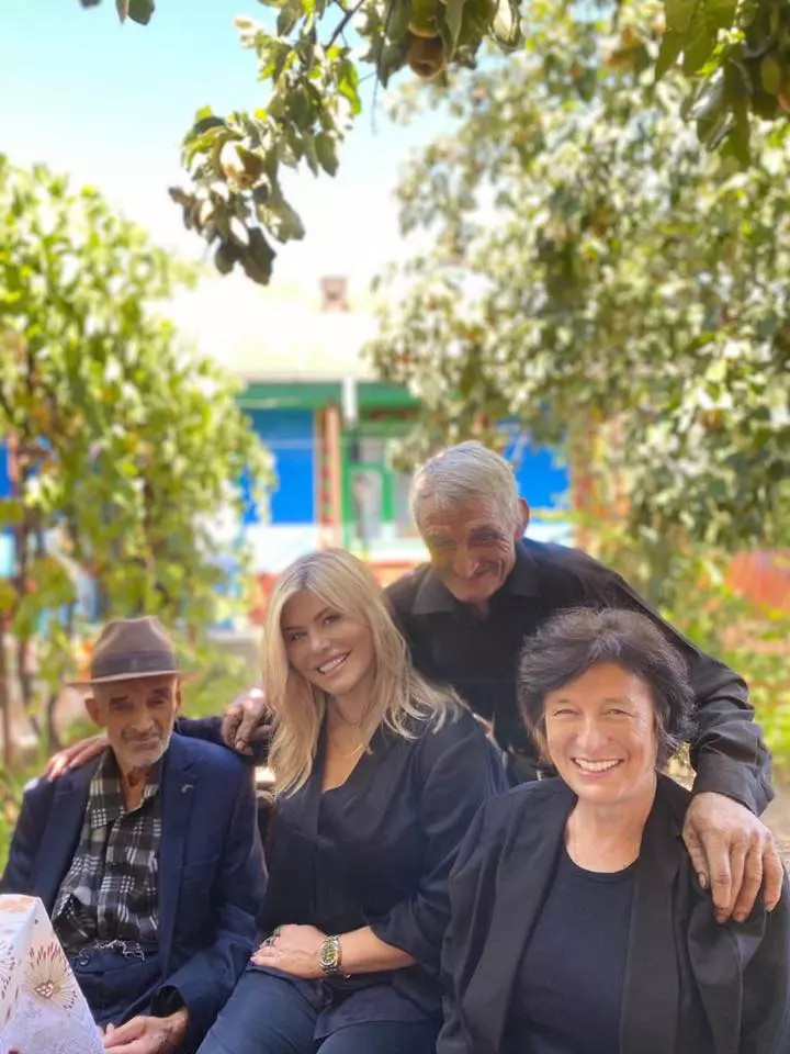 LOREDANA SI FRATII EI