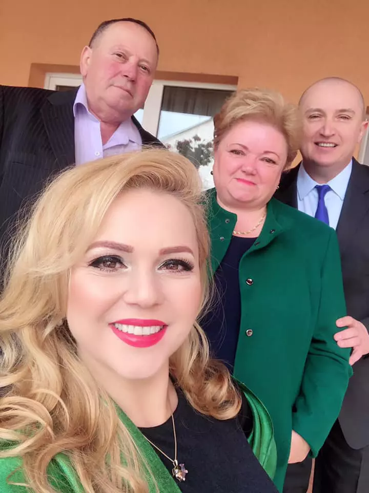 59352514_2978287295728764_1762877122008842240_n