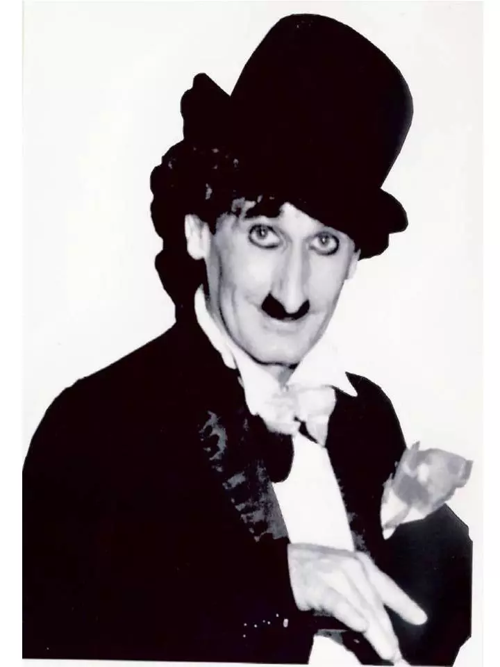 thury-pe-post-de-chaplin-1