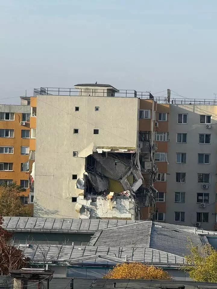 explozie-la-un-bloc-de-pe-calea-rahovei-in-bucuresti-langa-liceul-dimitrie-bolintineanu-s-a-activat-planul-rosu-1015845