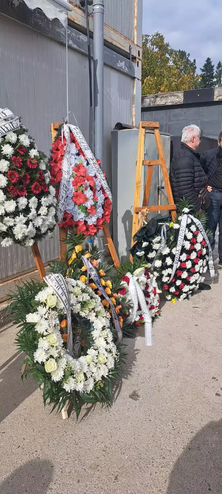 Imagini de la înmormântarea actriței Marinela Chelaru (4)