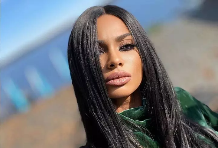 laurette-incediara-pe-instagram-cum-s-a-fotografiat-vedeta_4_size20-2