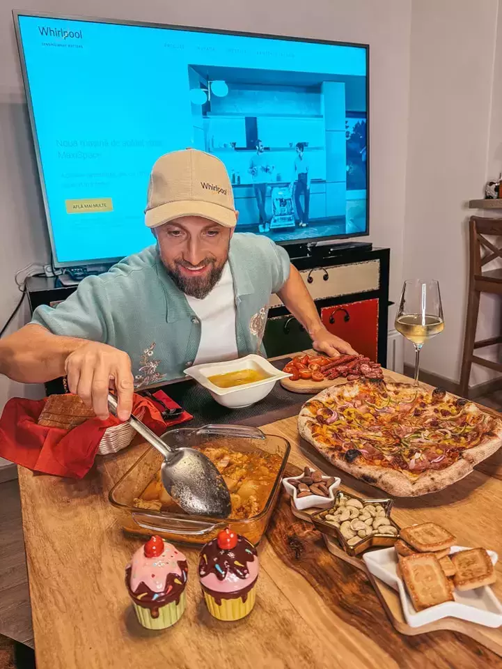 dani-otil-la-masa