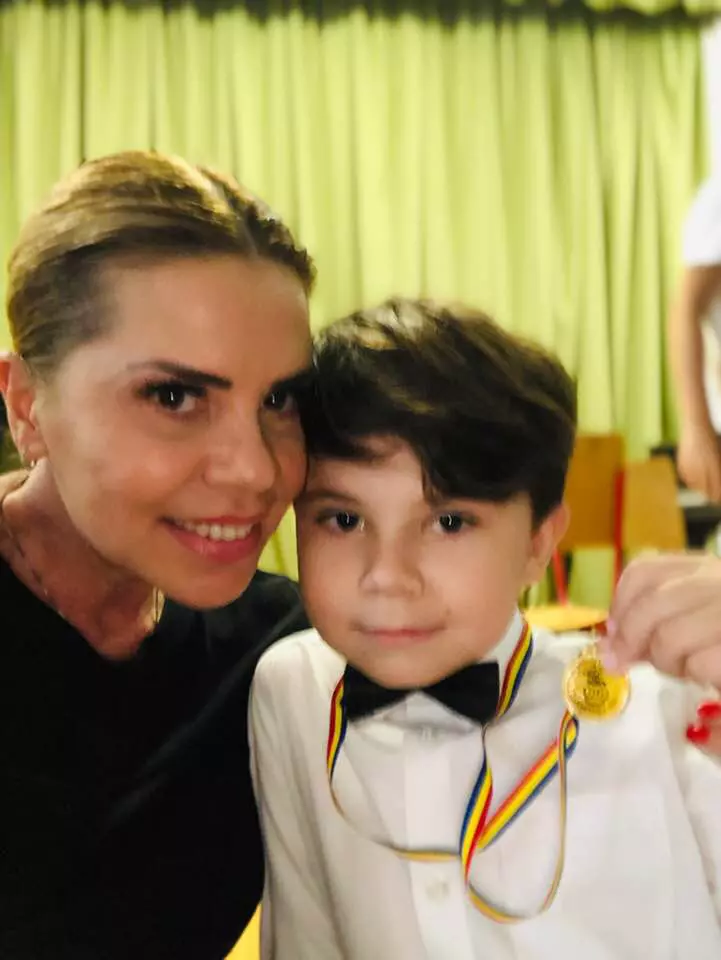 Filip, fiul cel mic al Luminiţei Anghel a terminat clasa întâi