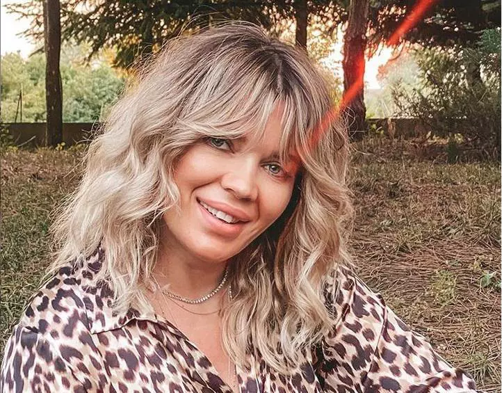 Gina-Pistol-Smiley-10-1