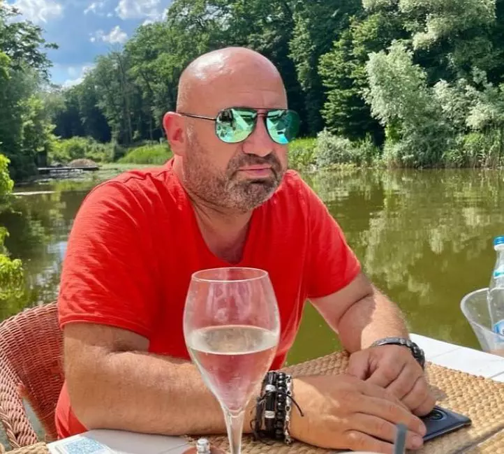 de-ce-nu-s-a-mutat-Cătălin-Scărlătescu-din-România-7