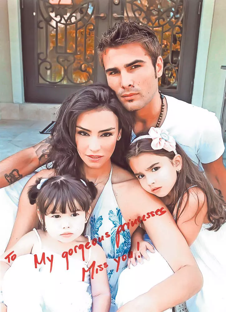 Adrian Mutu si Consuelo au impreuna doua fete