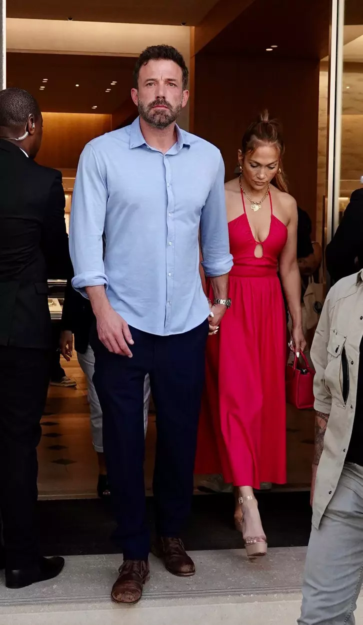 Jennifer Lopez a împlinit 53 de ani în timpul vacanței din Paris. Cum a răsfățat-o Ben Affleck