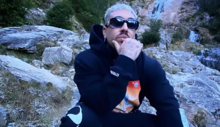Iulia Albu și Alex Velea, schimb de replici dure într-un conflict mai vechi: "Bătaie de joc cu găina la cap!"