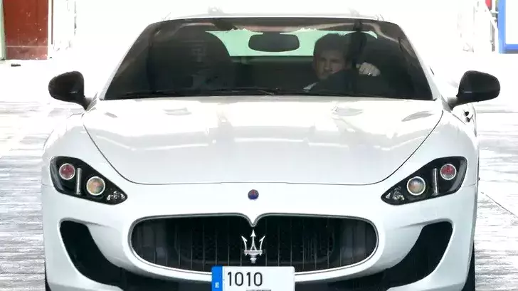 cum-arata-colectia-de-masini-de-lux-a-lui-lionel-messi6