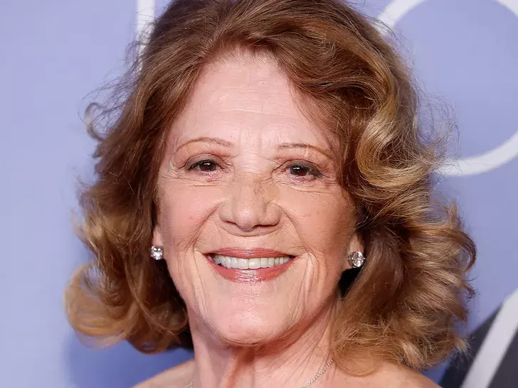 Linda Lavin9
