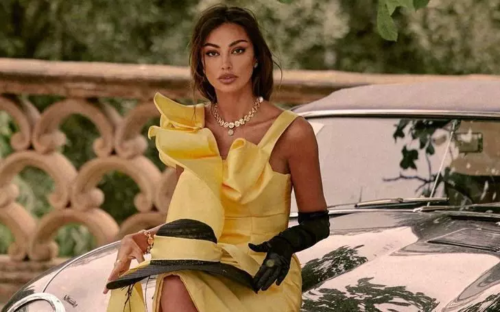 Mădălina Ghenea a întors toate privirile la Cannes. Cum s-a pozat pe covorul roșu (1)