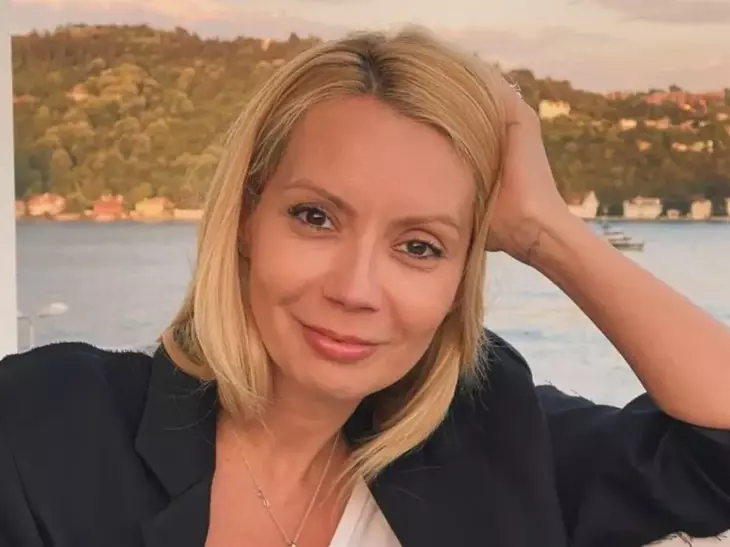 “Fără să spun nimănui, am pus busuioc sub pernă în noaptea de Bobotează ca să-mi visez ursitul”. Detalii neștiute din viața amoroasă a Dacianei Sârbu. Ce a dezvăluit fosta soție a lui Victor Ponta