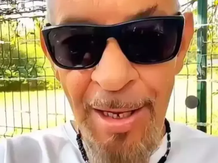 „Mi-am micșorat stomacul pentru a-mi lungi viața”. Wow, cum a ajuns să arate artistul nostru! Spune drept, îl mai recunoști?