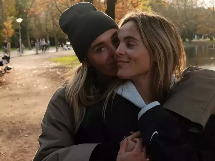 E vestea momentului în showbiz! S-a despărțit de iubit, după 10 ani, iar acum e într-o relație cu o femeie!