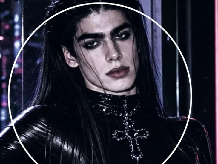 Azi e unul dintre cei mai cunoscuți bărbați din România, vorbește și despre politică și apare des la TV, dar în tinerețe participa adesea la show-uri în travesti. Uită-te bine la poză, îl recunoști? Ți-ai dat seama cine e? FOTO