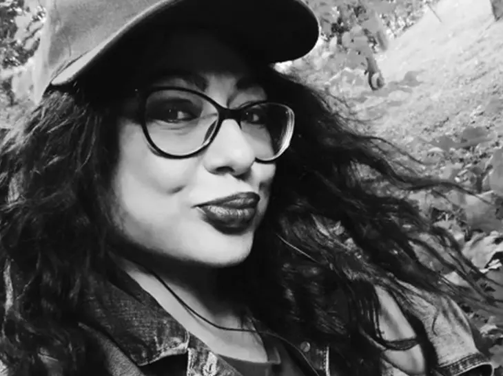 Scenă neașteptată la înmormântarea jurnalistei Ioana Popescu. O femeie s-a apropiat de sicriu și a făcut un gest surprinzător