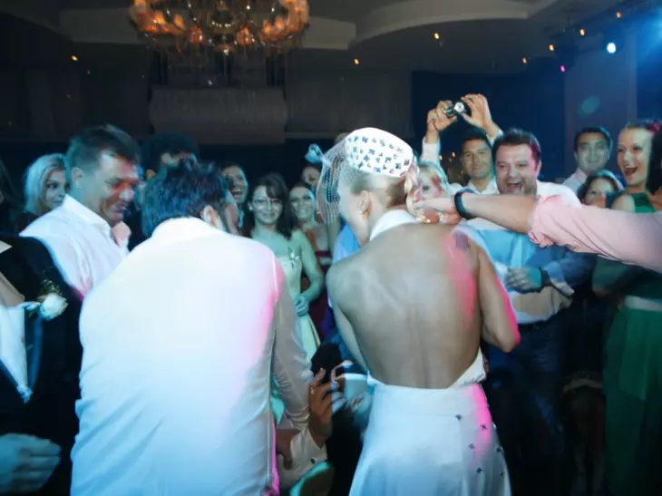 Un îndrăgit cuplu din România divorțează, dar el nu vrea să audă de 50-50: „Casa, terenul sunt proprietatea mea personală de dinainte de căsătorie”. Deși e mama copilului său, a spus clar: „Nu o să îi dau venituri necuvenite”