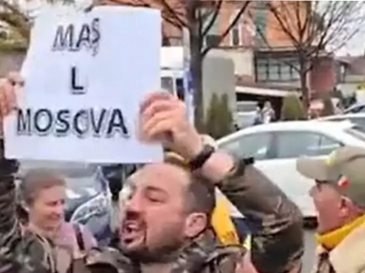 Ce s-a întâmplat cu bărbatul care i-a strigat „marș la Moscova” lui Călin Georgescu, în mijlocul paradei de 1 Decembrie, de la Alba Iulia