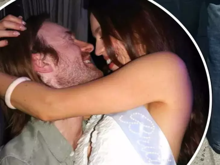 S-au căsătorit!! E surpriza zilei în showbiz!! Claudia a fost o mireasa superbă și a strălucit într-o rochie de mireasă din dantelă! FOTO