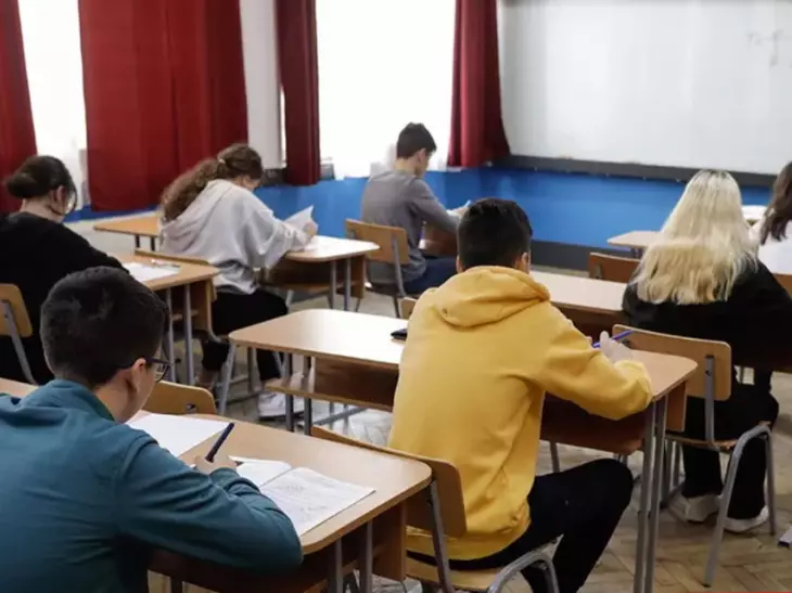Surpriză pentru elevi și părinți! Școala începe mai devreme ca de obicei toamna aceasta! Ce a decis Ministerul Educației