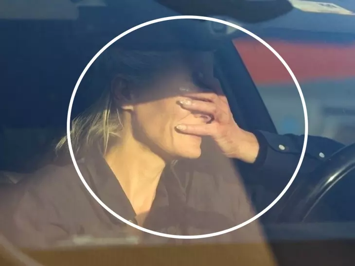 S-a aflat că divorțează, iar acum a fost prinsă plângând la volan! Soțul ei a depus deja actele de divorț! Ce a mai ieșit la iveală, între timp, despre mariajul lor