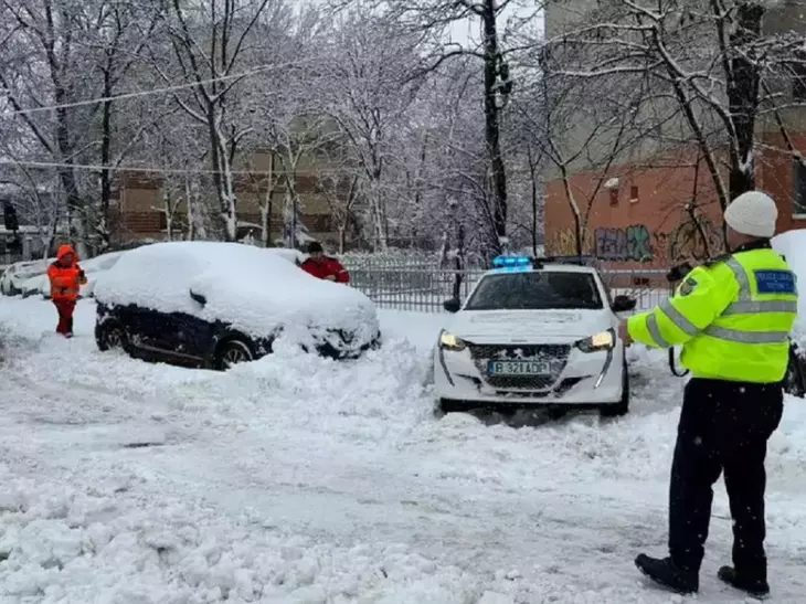 Ce s-a aflat despre taximetristul găsit mort în mașina de serviciu, în mijlocul codului roșu de ninsoare, în București
