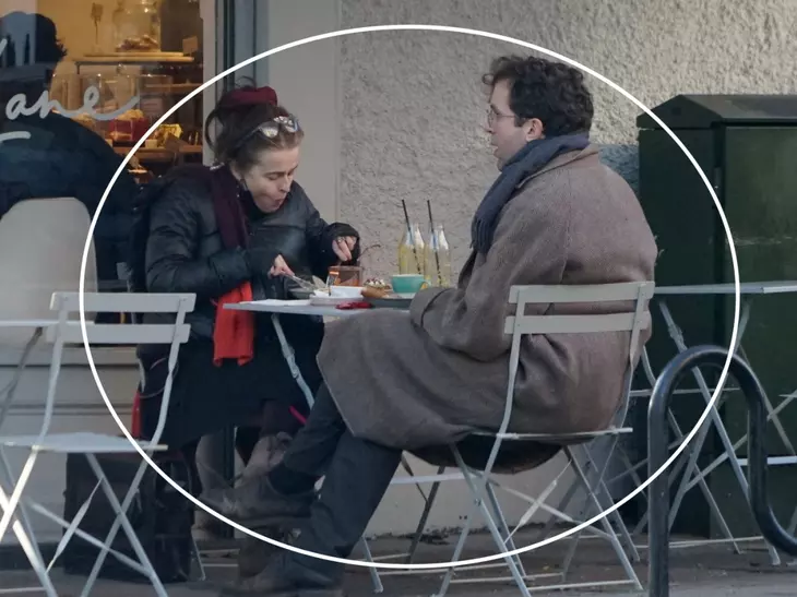 Ea are 59 de ani, el are 38! Îndrăgita actriță, pe care o știi sigur de la TV, a „furat” inima unui tinerel și trăiește o poveste de dragoste ca-n telenovele! În timp ce gurile rele aruncă cu noroi, ea și iubitul se afișează peste tot împreună / FOTO