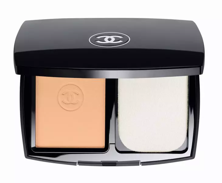 Fond de ten rezistent, Chanel, Le Teint Ultra Compact Foundation, 266 lei