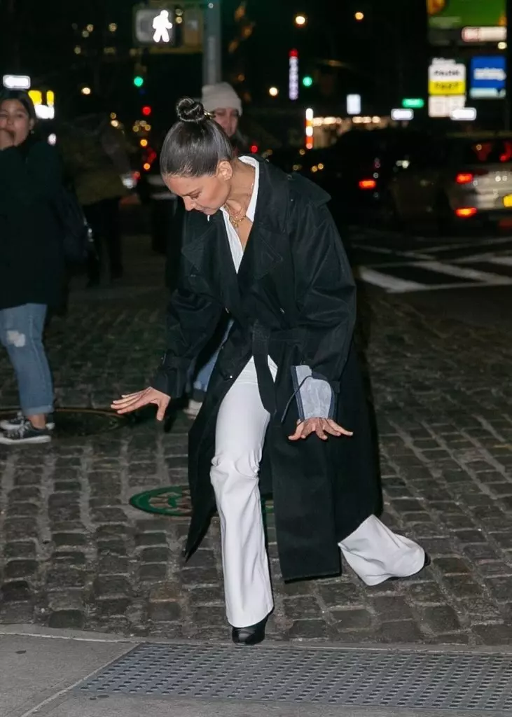 Katie Holmes falls while leaving a fashion show