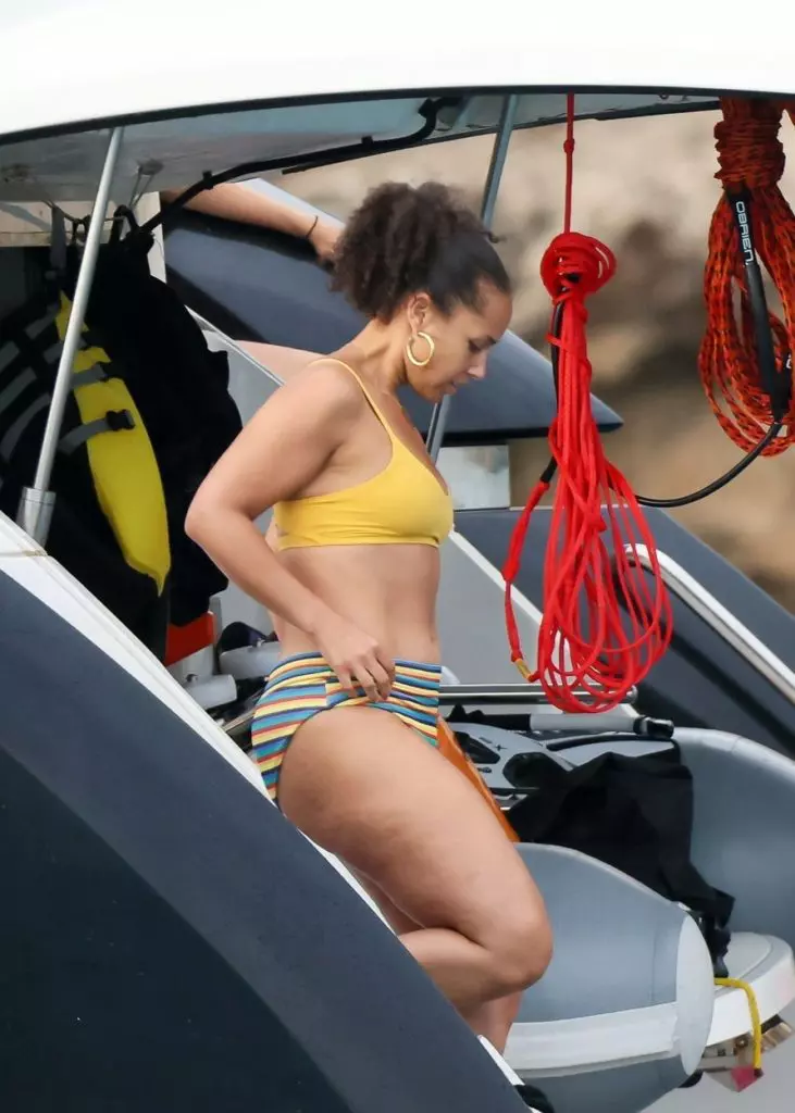 *EXCLUSIVE* American Singer Alicia Keys and her husband Swizz Beatz enjoy a boat day together with their kids and friends in Formentera.