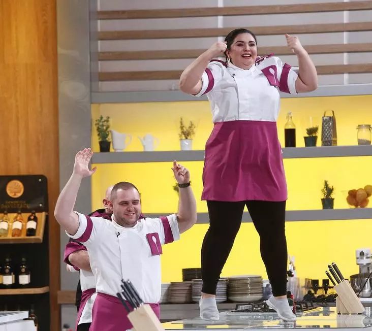 Narcisa-Birjaru-a-castigat-chefi-la-cutite-6