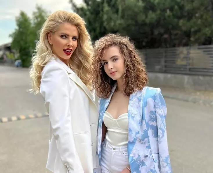 Andreea-Banica-fiica-6