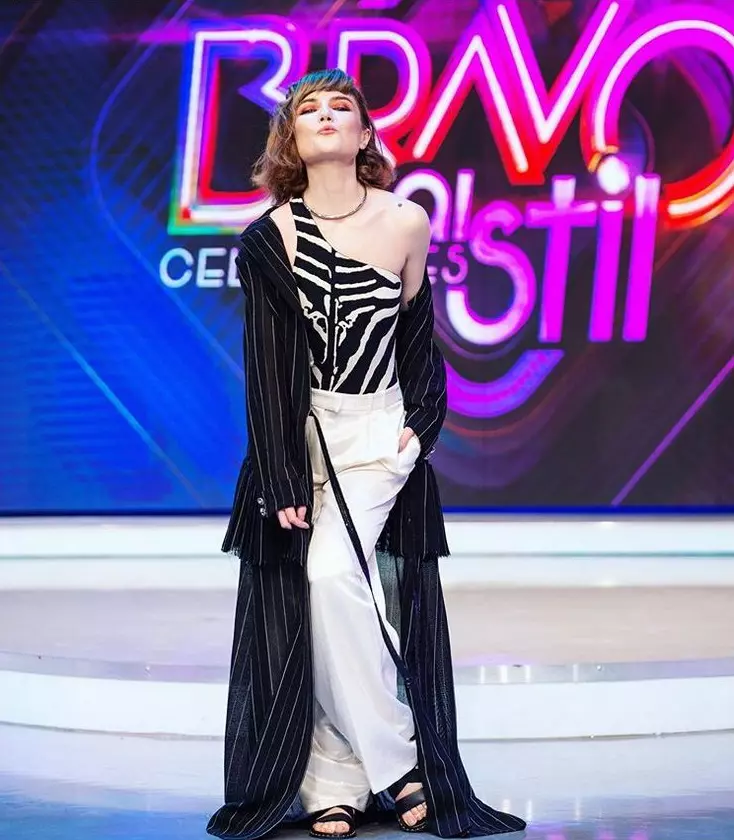 Alexandra-Ungureanu-5