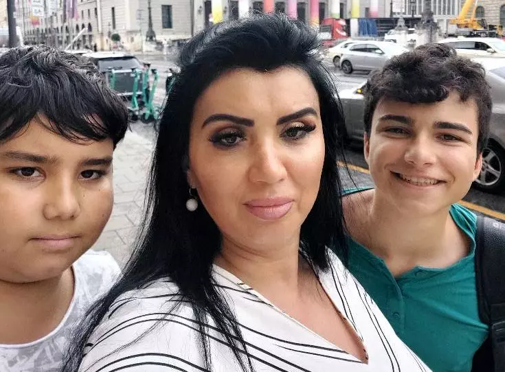 adriana-bahmuteanu-si-baietii-sai-6-e1690895768155