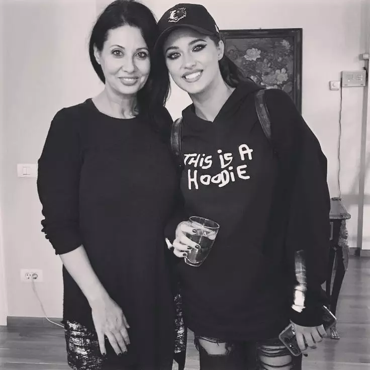 motivul-real-pentru-care-antonia-si-mama-ei-s-au-intors-in-romania-6
