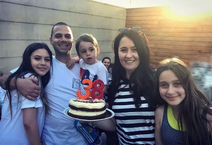 Amalia Năstase, Răzvan Vasilescu, fiul lor Toma și fiicele Amaliei, Emma și Alessia