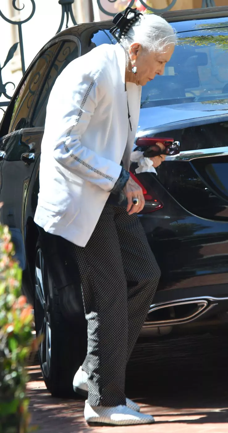 EXCLUSIVE: **WEB EMBARGO STRICTLY NO ONLINE USE BEFORE 15:15PM UK TIME ON 11 APRIL 2026 ** Barbara Bain Of Mission Impossible And Space: 1999 Is Seen While Grocery Shopping In Beverly Hills, Ca - 09 Apr 2026
