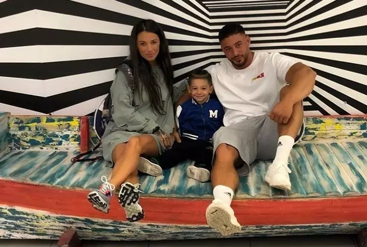 roxana-vancea-si-sotul-ei-imagine-de-zeci-de-mii-de-like-uri-cum-au-fost-fotografiati_4_1_size24