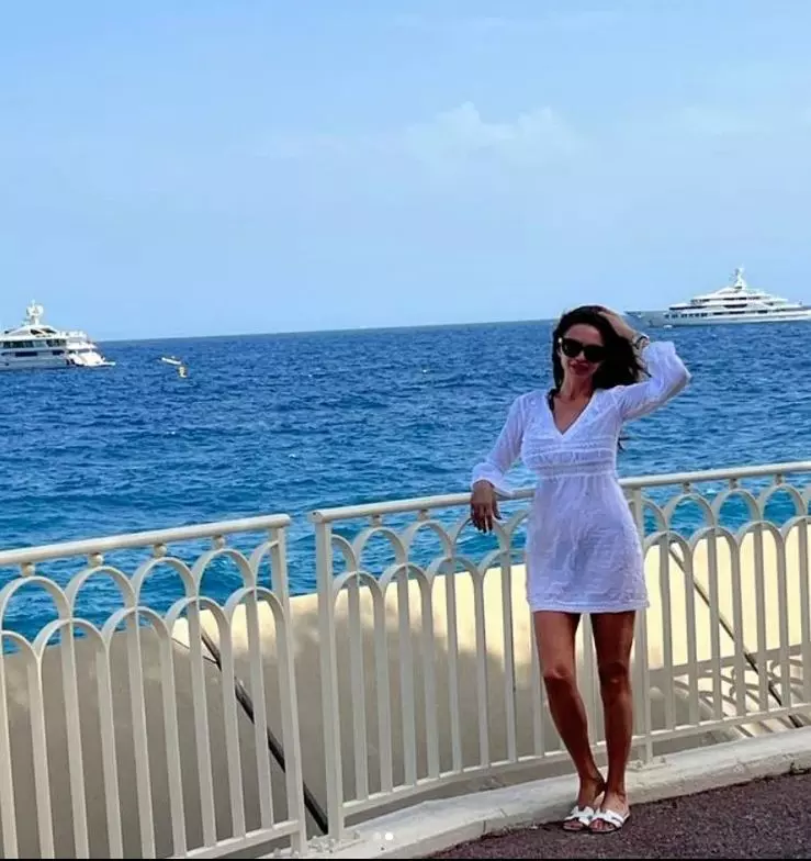 Cristina-Spatar-costum-de-baie-2