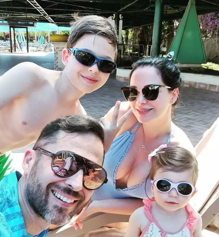 deea-si-dinu-maxer-prima-vacanta-in-patru-cum-li-s-a-schimbat-viata-cu-doi-copii-3