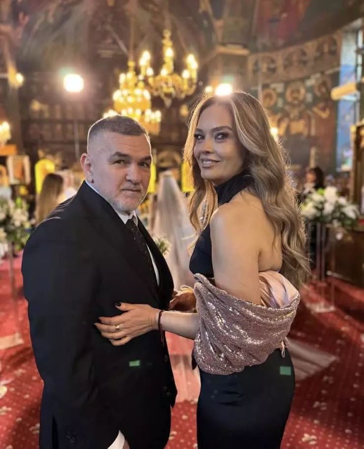 Soția lui Leonard Doroftei a întors toate privirile la nunta fiului lor. Cum s-a îmbrăcat Monica (3)