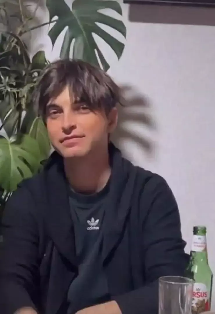 theo-rose-frate-radu-740x1083-1