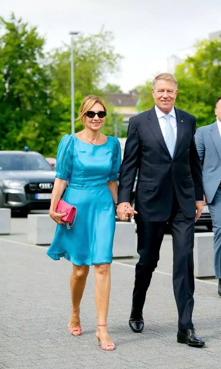 Cum-s-a-imbracat-Carmen-Iohannis-3