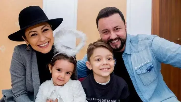 Andra-si-Catalin-Maruta-poze-inedite-din-vacanta-Cei-doi-si-au-dus-copiii-la-Disneyland-Paris-740x416