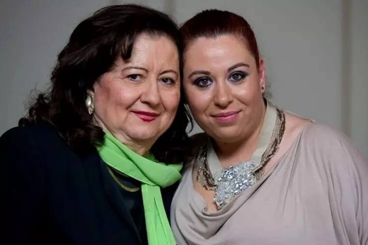 mioara-roman-2-740x493