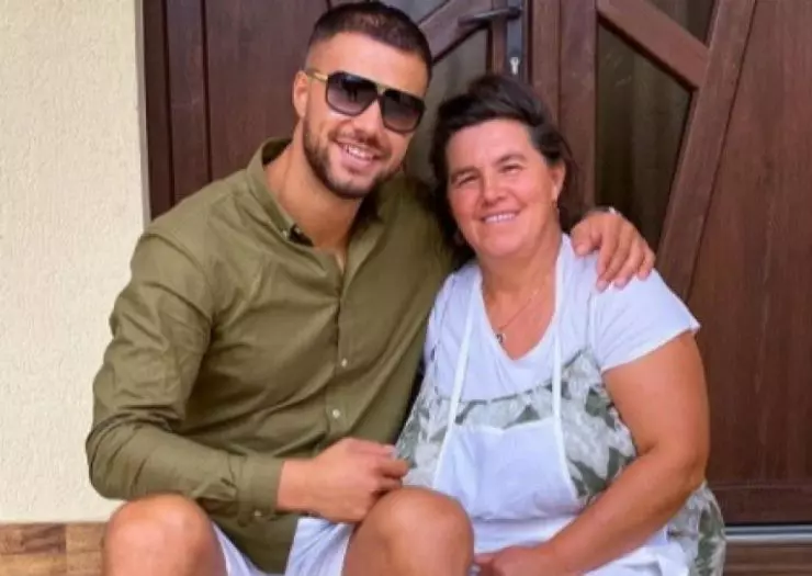 mama-lui-culita-sterp-a-reactionat-in-scandalul-dintre-fiul-ei-si-jador-740x525