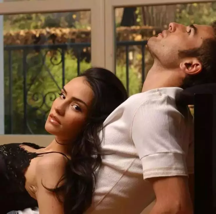 adrian-mutu-consuelo-3